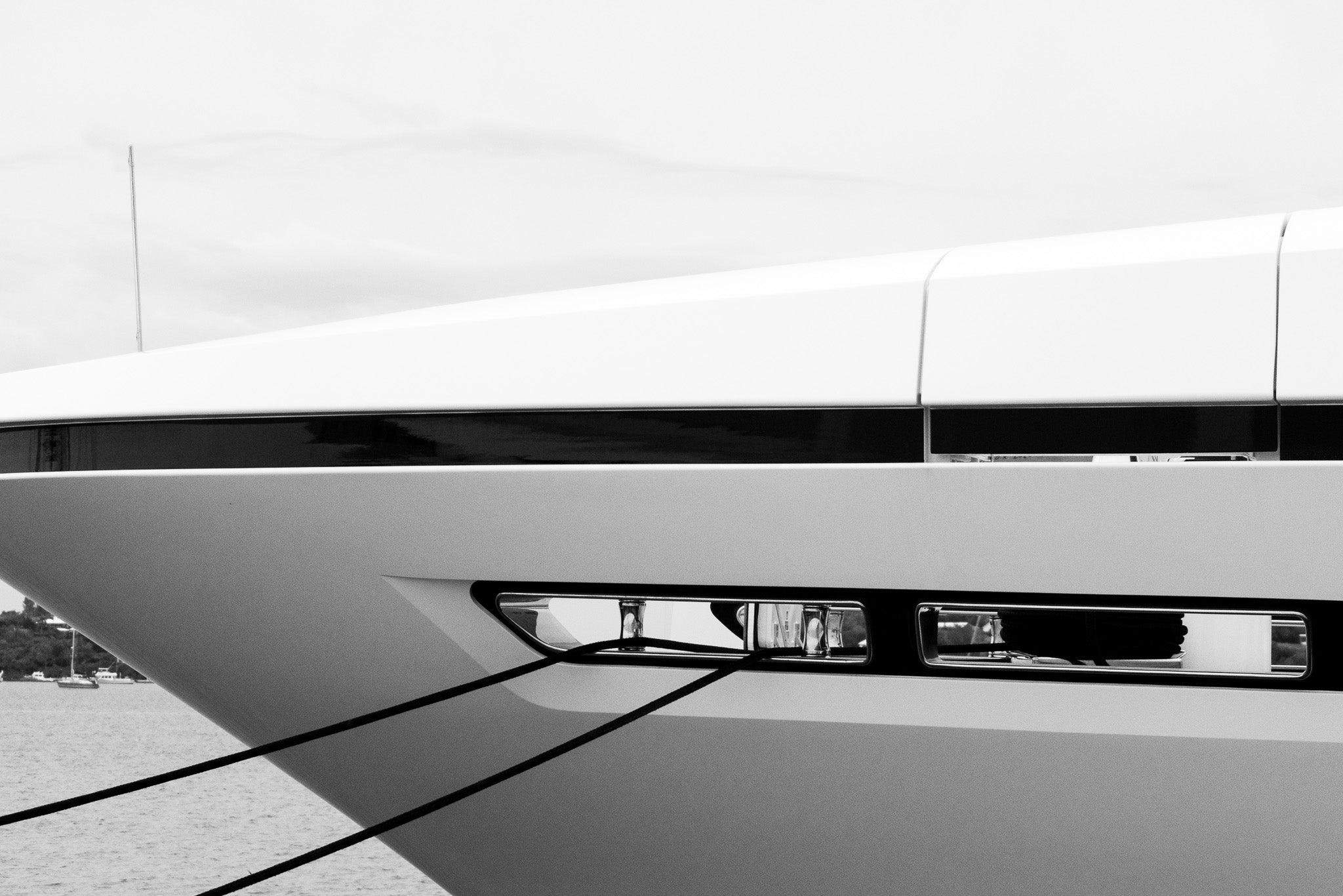 CANTILEVERED BOW