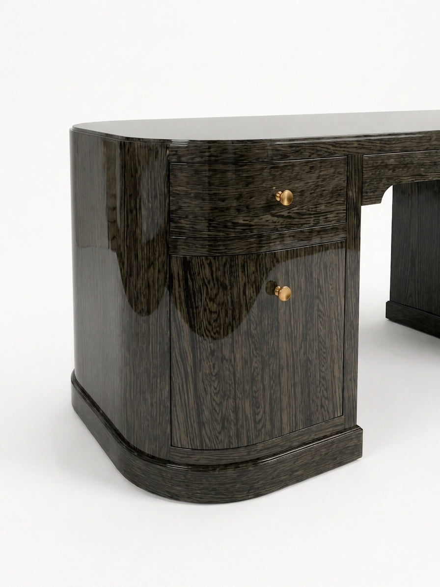 SOCLE Lacquer Grey Elm variant:lacquer-grey-elm